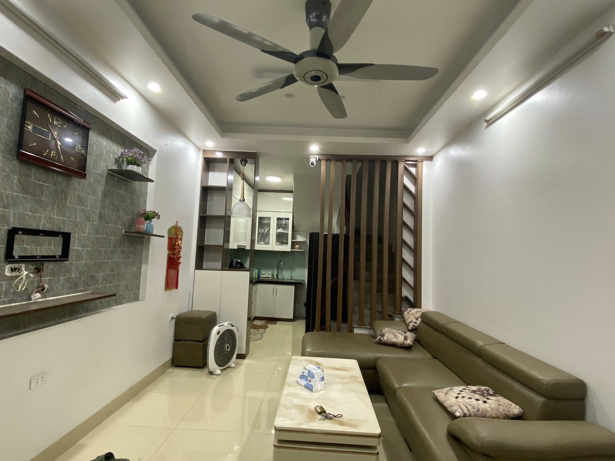 Cho thuê nhà ngõ 541 Lĩnh Nam, 5 tầng, 30m2, 3 ngủ, 11 Triệu - Ảnh chính